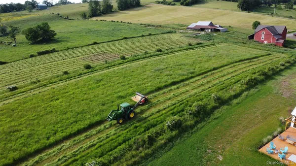 a view of a field with an empty space