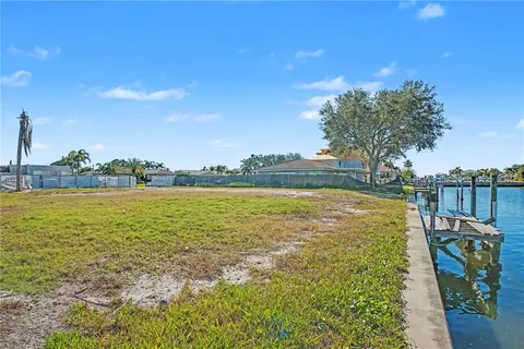 $1,200,000 | 2019 Illinois Avenue Northeast, St. Petersburg, FL 33703