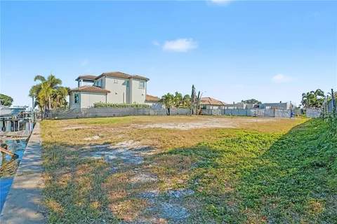 $1,200,000 | 2019 Illinois Avenue Northeast, St. Petersburg, FL 33703