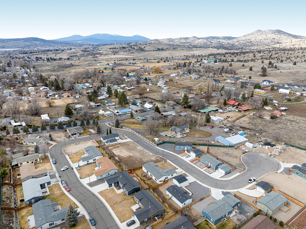 5620 Edith Way Klamath Falls, OR 97603 - Photo 5 of 26 Edith-05