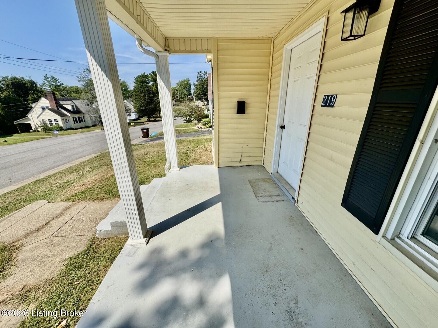 219 East Virginia Avenue Springfield, KY 40069 - Photo 2 of 20 002_Front Porch