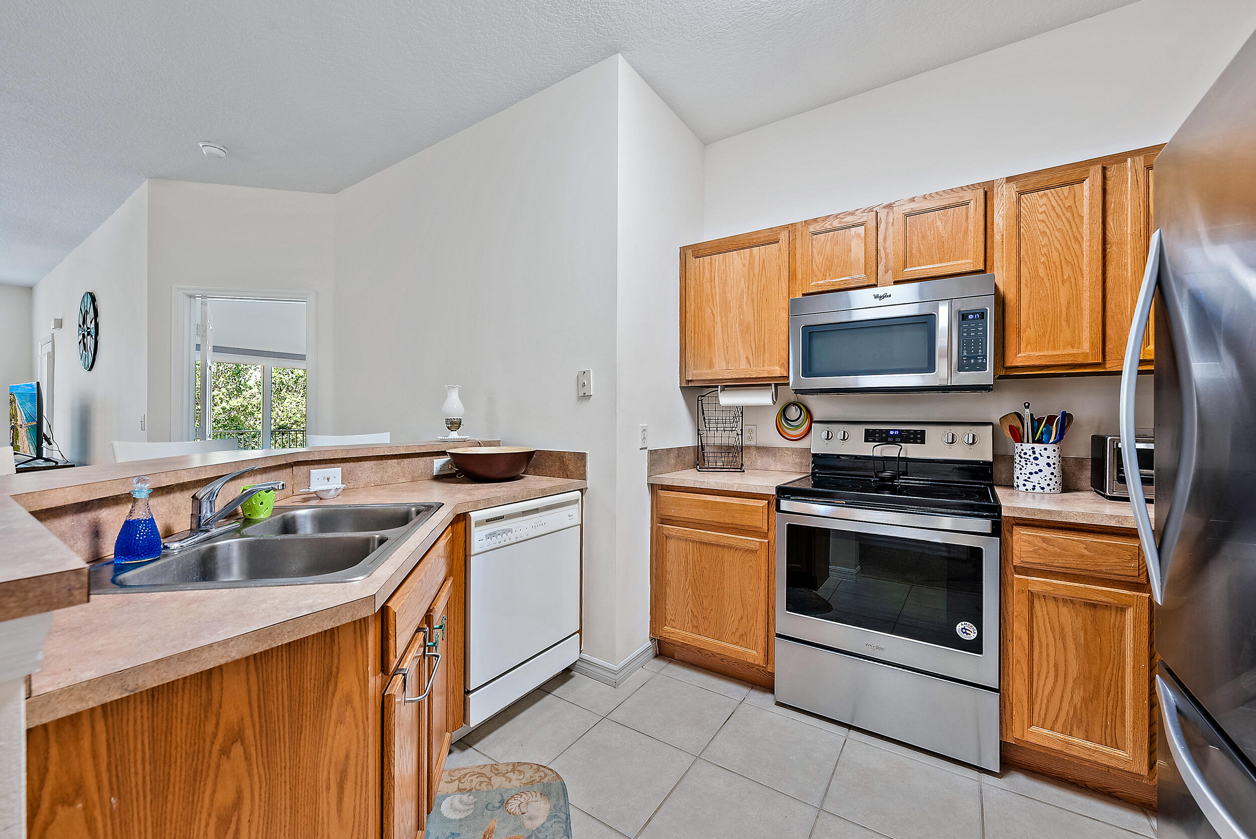 117 Lighthouse Circle, Unit B Tequesta, FL 33469 - Photo 6 of 18 Kitchen