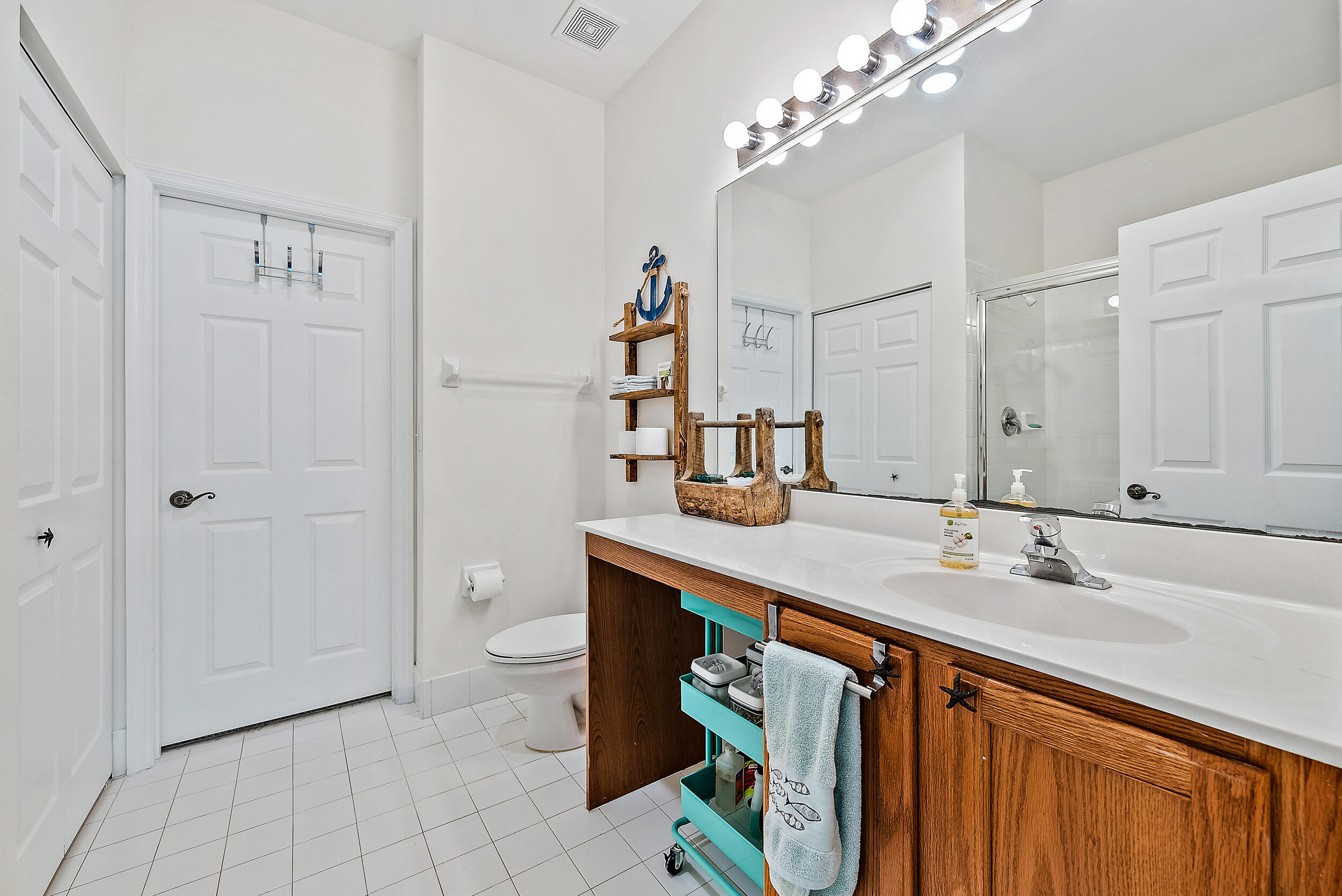 117 Lighthouse Circle, Unit B Tequesta, FL 33469 - Photo 10 of 18 Primary Bathroom