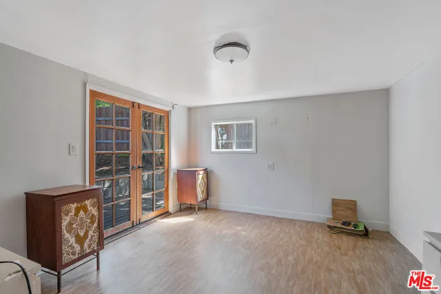 a view of livingroom with furniture and windows