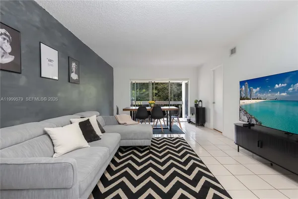 $2,500 | 8885 Fontainebleau Boulevard, Unit 205, Miami, FL 33172