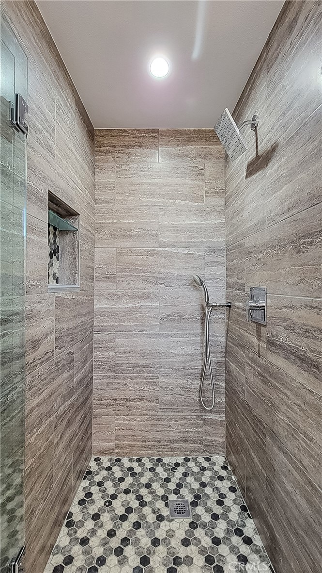 7320 Sherwood Road Joshua Tree, CA 92252 - Photo 28 of 44 a bathroom with a shower