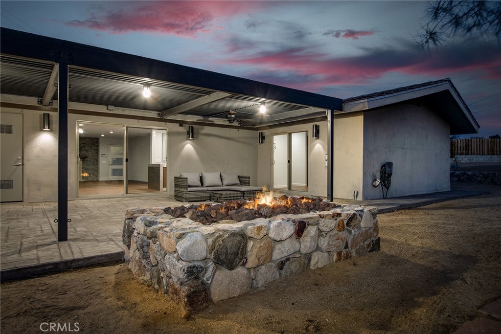 7320 Sherwood Road Joshua Tree, CA 92252 - Photo 5 of 44 a bed room with gym equipment