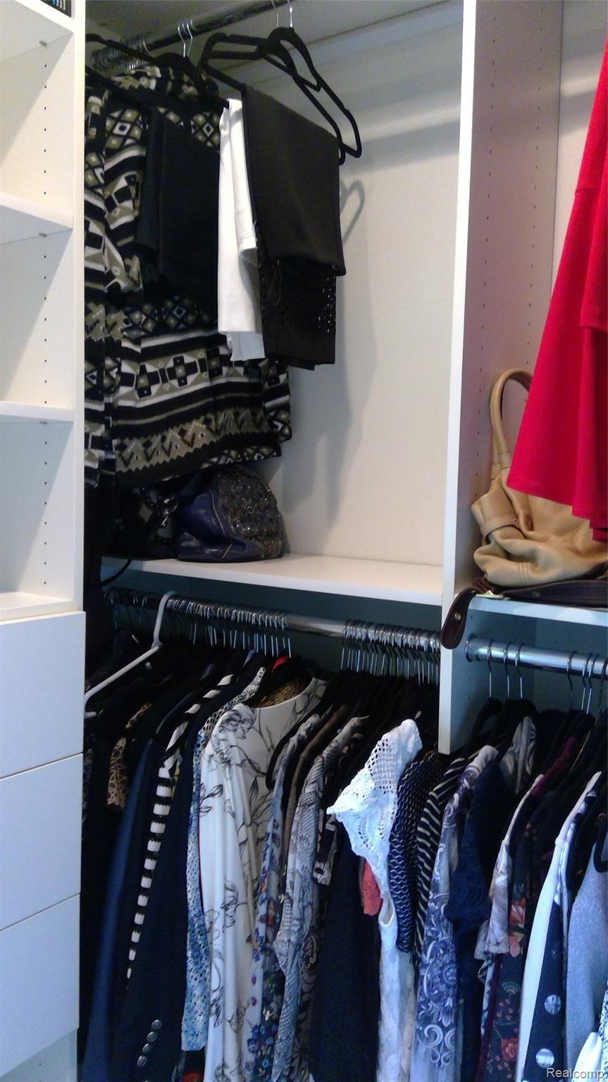 1297 Lamplighter Lane Rochester, MI 48306 - Photo 20 of 32 Large, walk-in closet in master bedroom
