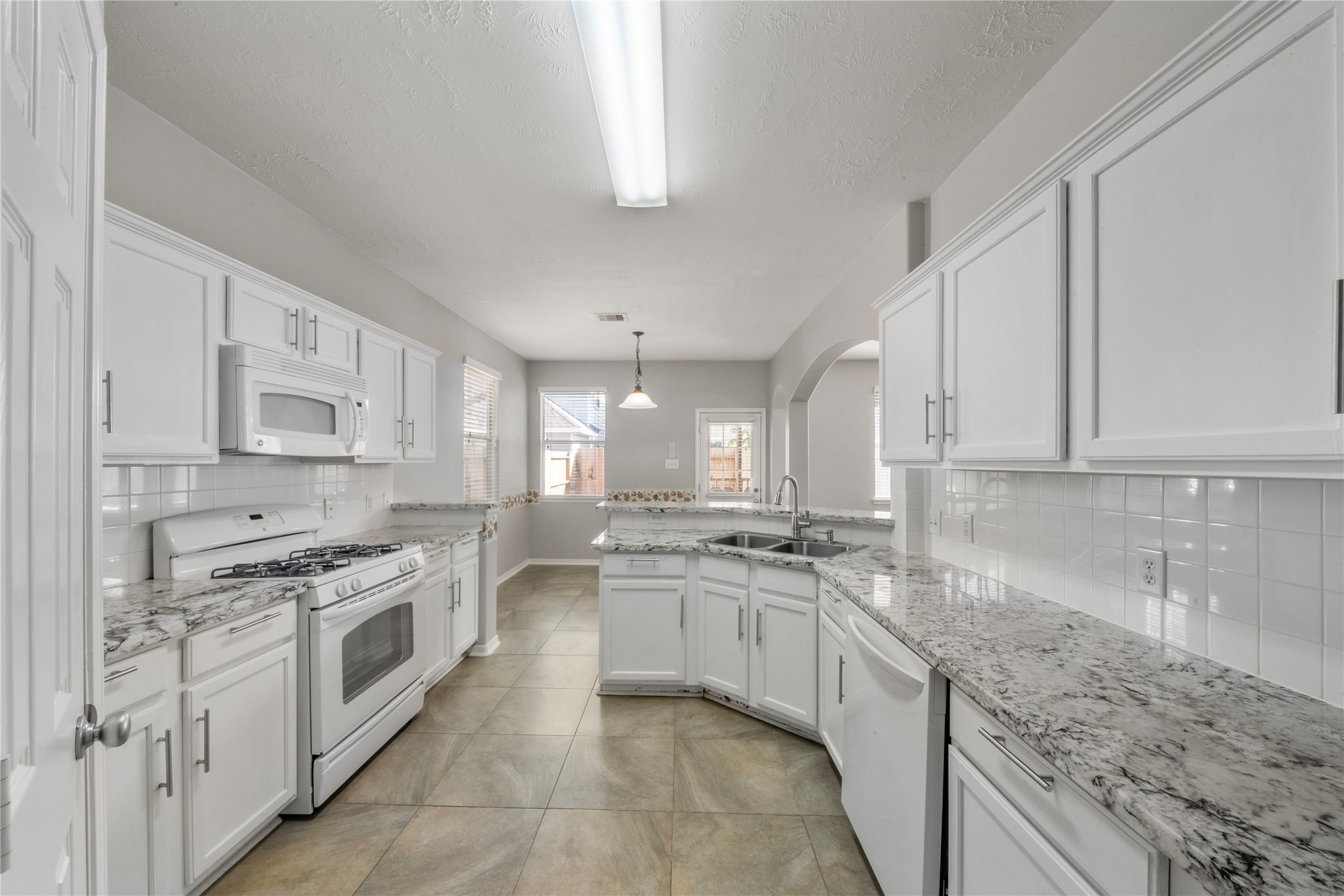 6354 Wilshire Ridge Houston, TX 77040 - Photo 9 of 21