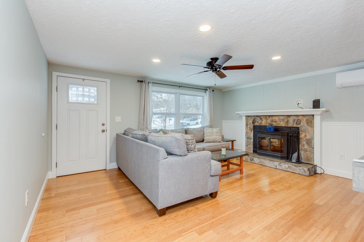 9 Pleasant View Drive Hooksett, NH 03106 - Photo 12 of 48