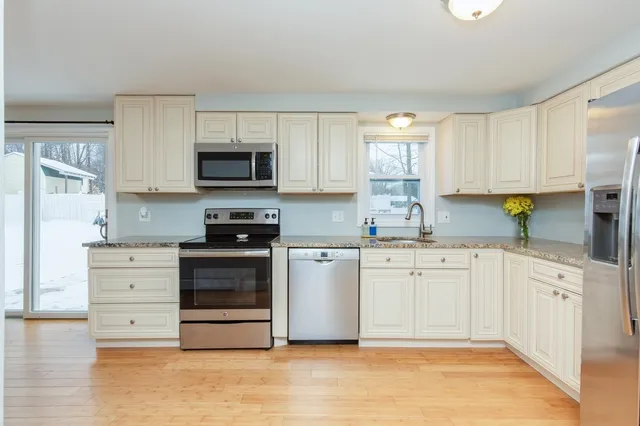 $459,000 | 9 Pleasant View Drive, Hooksett, NH 03106