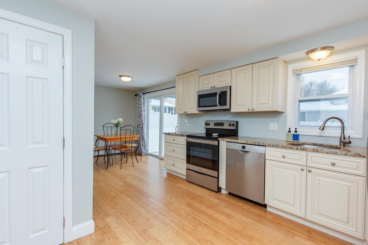 9 Pleasant View Drive Hooksett, NH 03106 - Photo 14 of 48