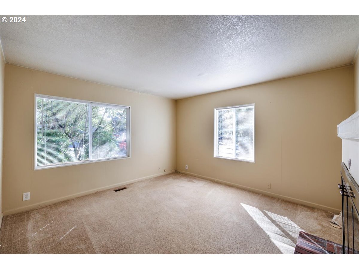 4435 Southwest 99th Avenue Beaverton, OR 97005 - Photo 31 of 45 Living Room