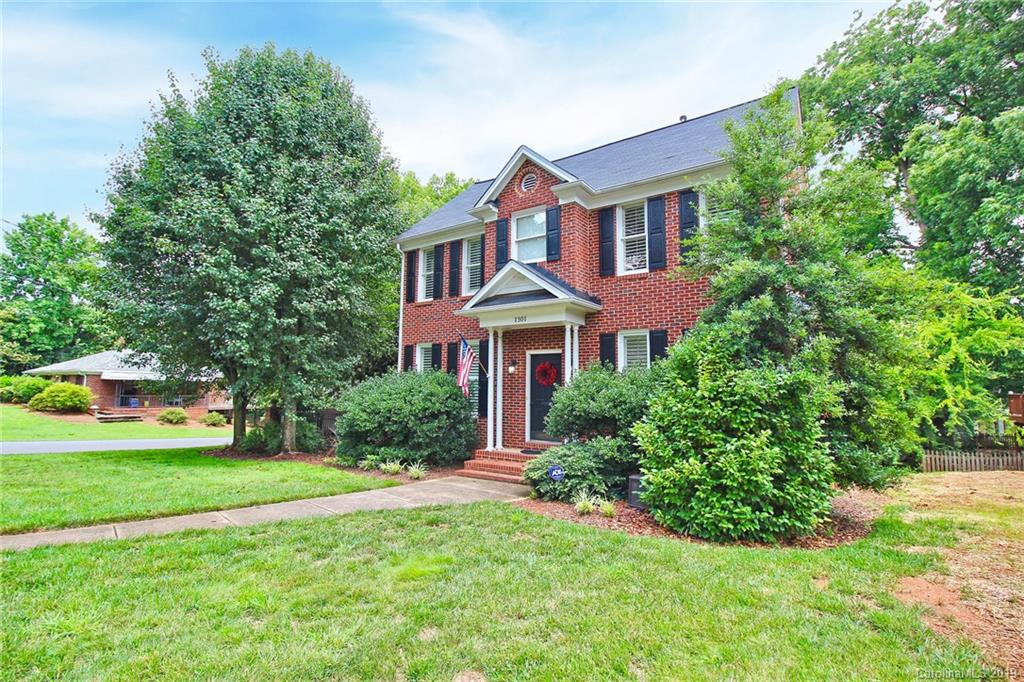 1301 Lilac Road Charlotte, NC 28209 - Photo 3 of 47 Gallery Image 3