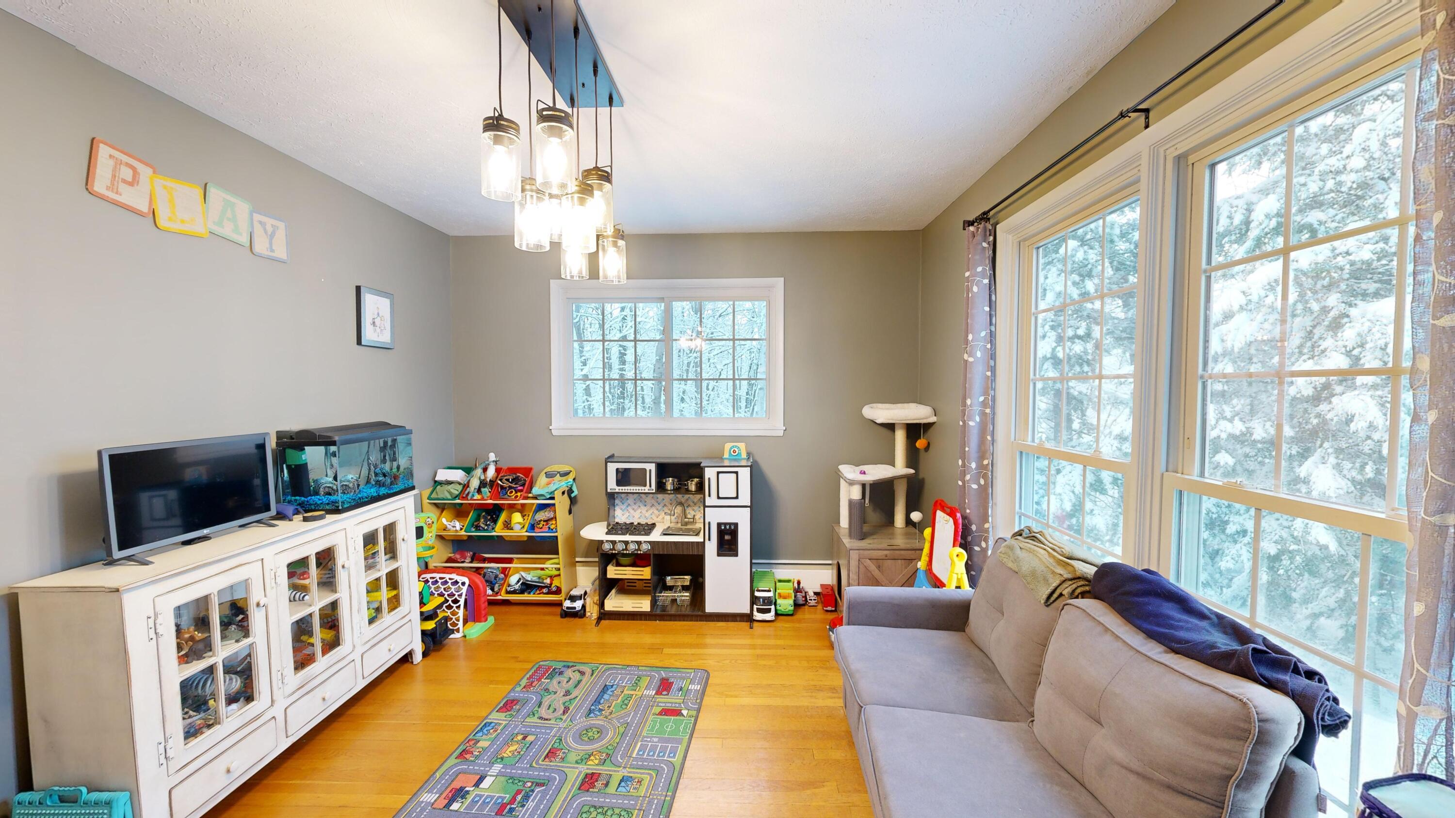 23 Maplewood Road Lewiston, ME 04240 - Photo 11 of 67 23-Maplewood-Drive-Lewiston-01302024_092