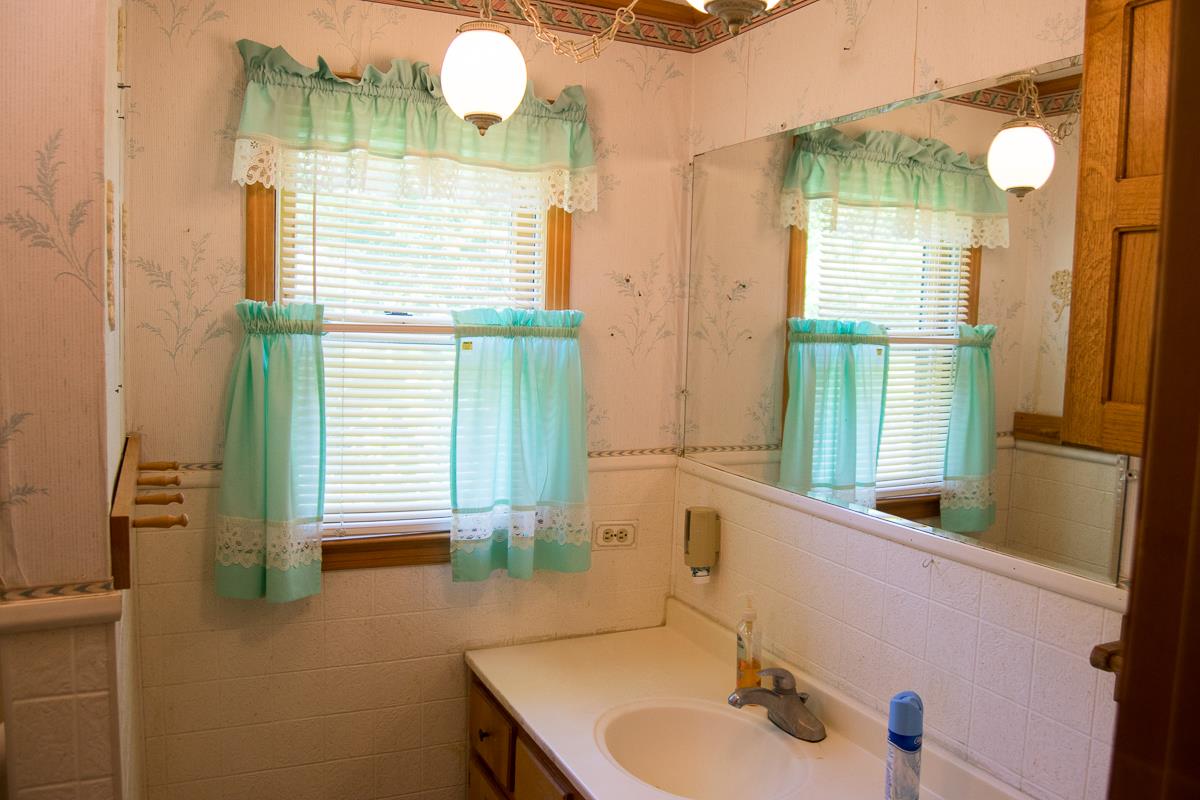 160 Excell Road Clarksville, TN 37043 - Photo 14 of 30 a bathroom with a sink and a mirror