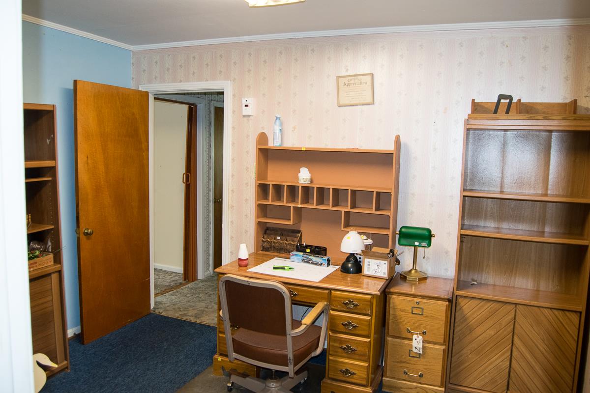 160 Excell Road Clarksville, TN 37043 - Photo 16 of 30 a workspace with furniture and window