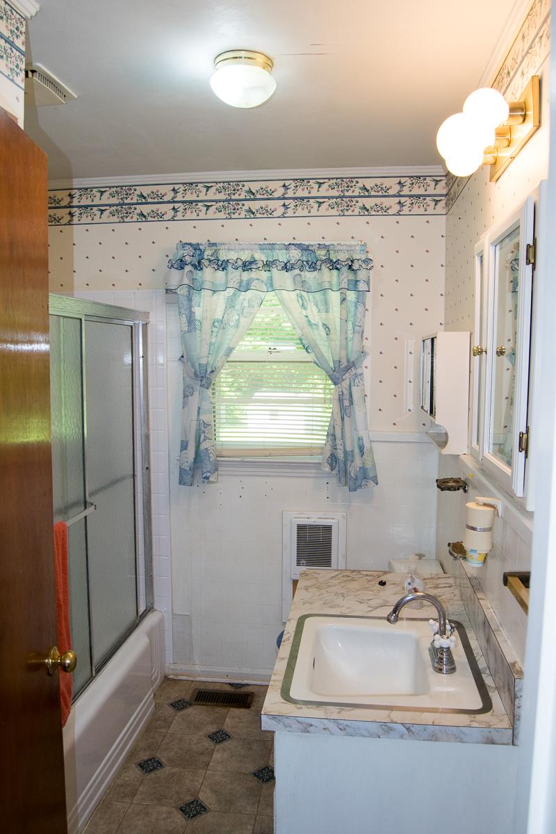 160 Excell Road Clarksville, TN 37043 - Photo 17 of 30 a bathroom with a sink and a mirror