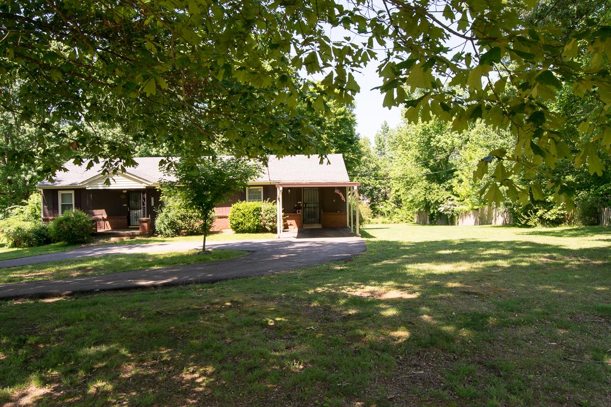 160 Excell Road Clarksville, TN 37043 - Photo 3 of 30 a front view of a house with a yard