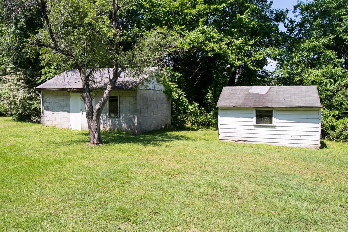160 Excell Road Clarksville, TN 37043 - Photo 26 of 30 a front view of a house with garden