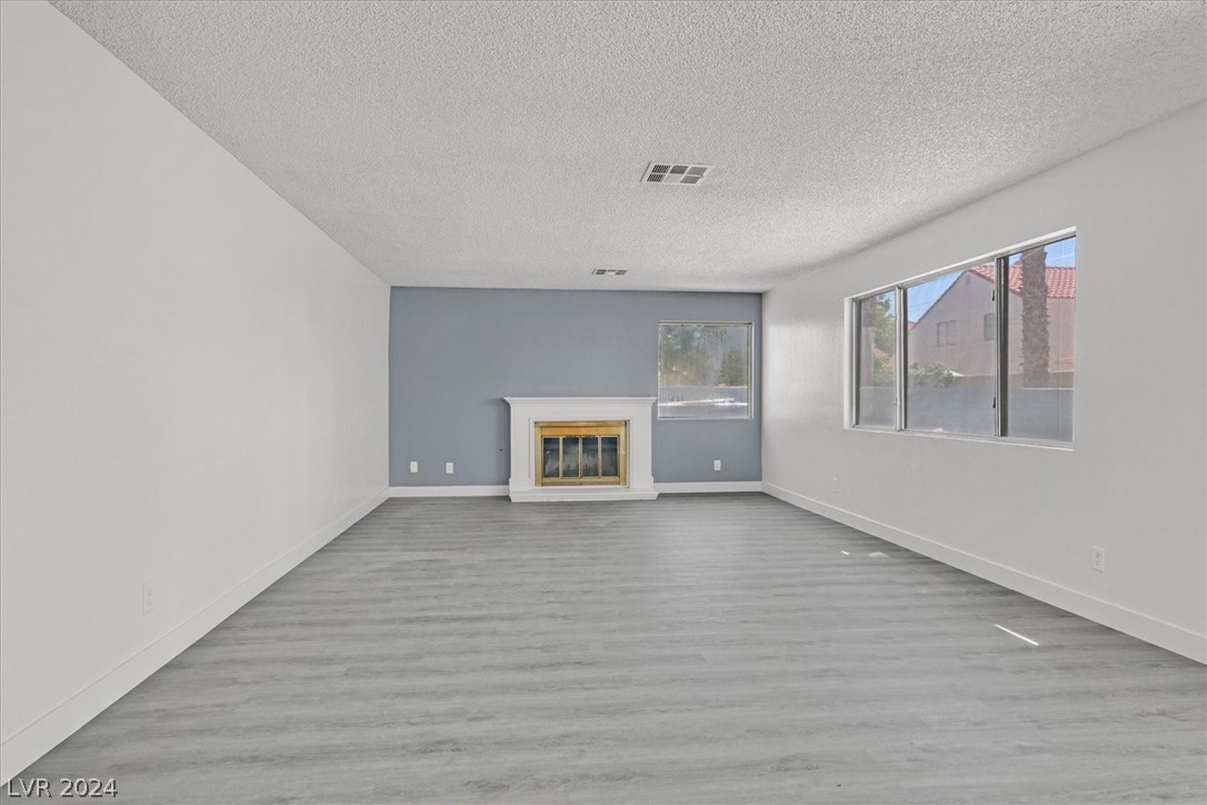 29 Reyburn Drive Henderson, NV 89074 - Photo 6 of 28 Gallery Image 6
