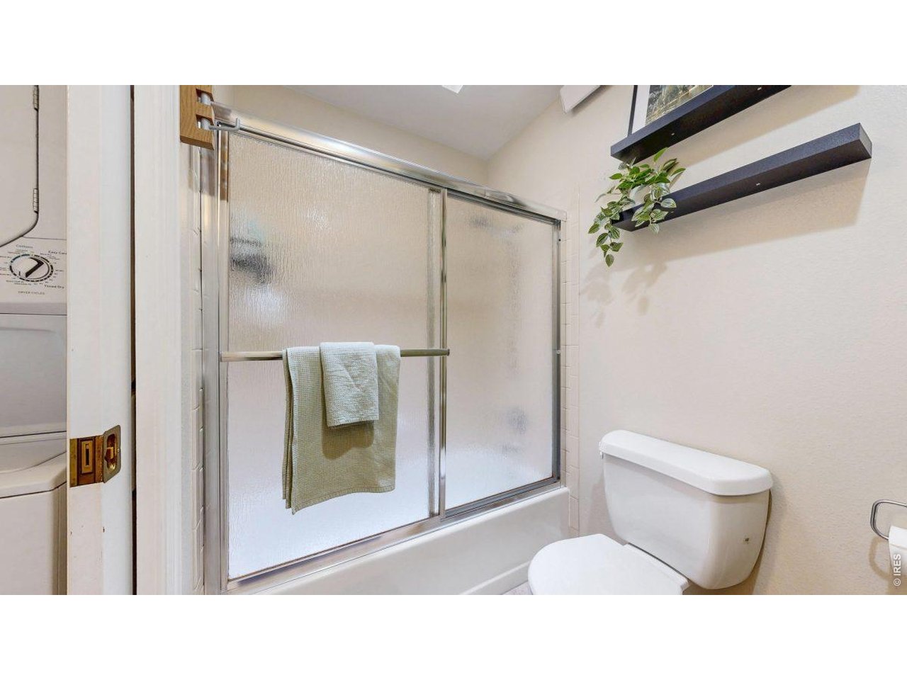 1601 West Swallow Road, Unit 8B Fort Collins, CO 80526 - Photo 14 of 32 Full Bathroom