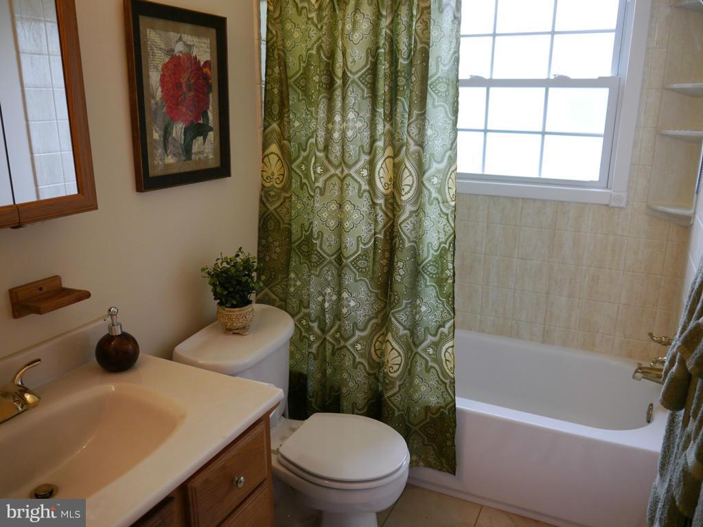 114 Rawlings Road Gaithersburg, MD 20877 - Photo 12 of 28 Bath (Master)