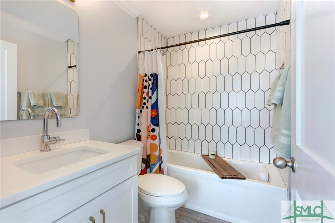 705 Howard Street Savannah, GA 31401 - Photo 27 of 46 4th floor bathroom