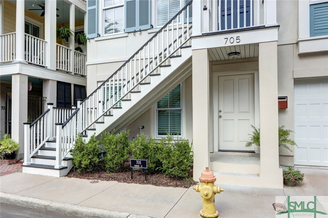 705 Howard Street Savannah, GA 31401 - Photo 3 of 46 Separate entrance garden level; easily converted t