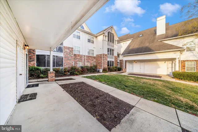 $2,300 | 6520 Lake Park Drive, Unit 201, Greenbelt, MD 20770