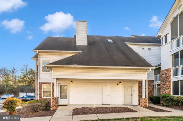 $2,300 | 6520 Lake Park Drive, Unit 201, Greenbelt, MD 20770