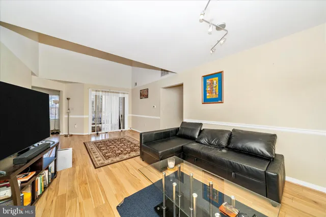 $2,300 | 6520 Lake Park Drive, Unit 201, Greenbelt, MD 20770