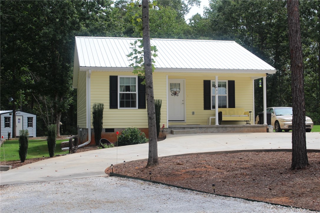 482 Brown Farm Road Seneca, SC 29678 - Photo 3 of 36 Gallery Image 3