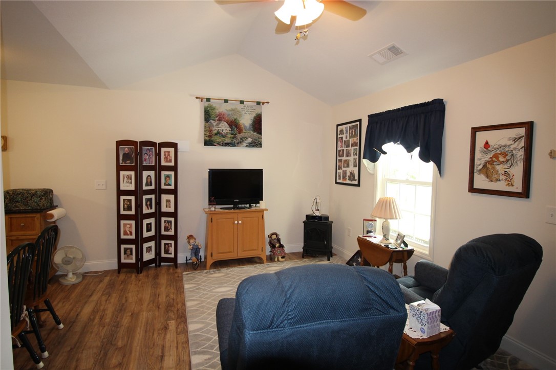 482 Brown Farm Road Seneca, SC 29678 - Photo 9 of 36 Gallery Image 9