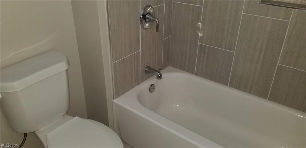 4303 Elmwood Road Cleveland, OH 44121 - Photo 21 of 35