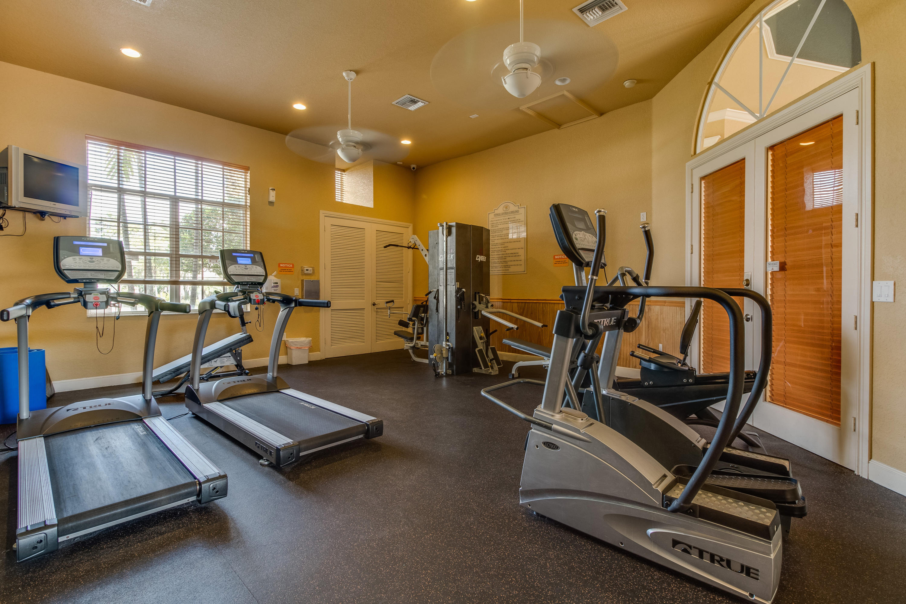 5731 Raceway Road Lake Worth, FL 33449 - Photo 36 of 43 a room with gym equipment