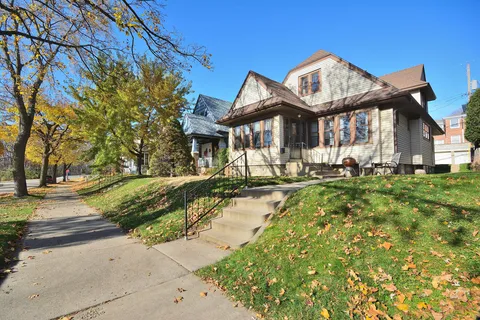 $259,900 | 5600 West Notre Dame Court, Milwaukee, WI 53208