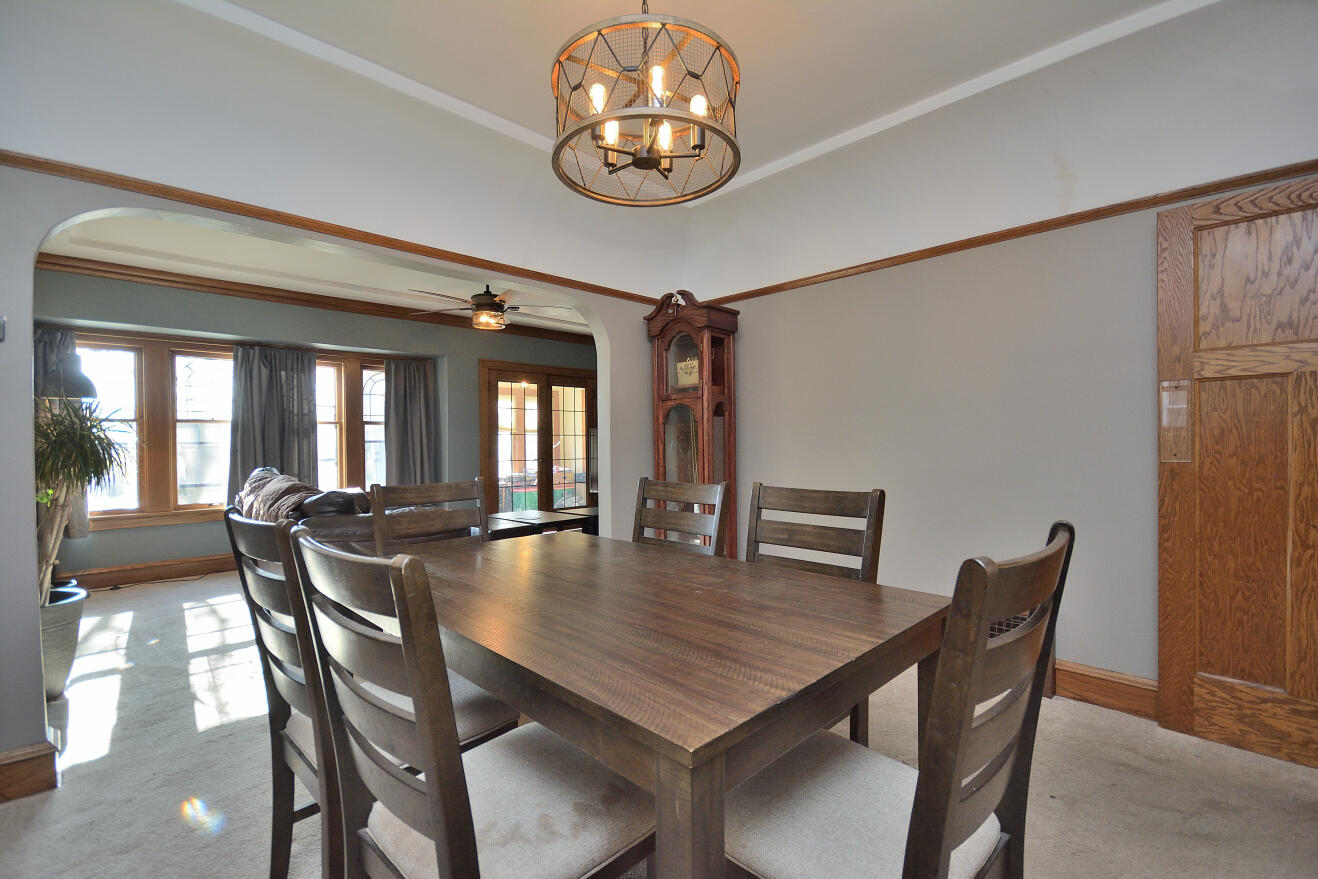 5600 West Notre Dame Court Milwaukee, WI 53208 - Photo 11 of 26 DINING ROOM