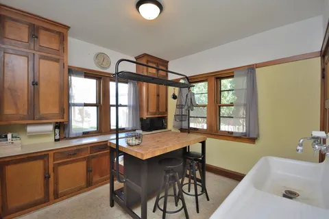 $259,900 | 5600 West Notre Dame Court, Milwaukee, WI 53208