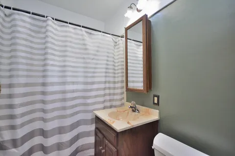 $259,900 | 5600 West Notre Dame Court, Milwaukee, WI 53208
