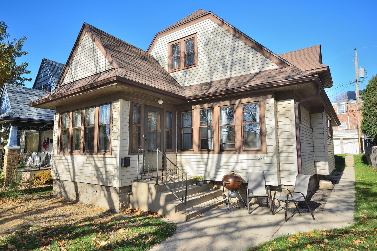 5600 West Notre Dame Court Milwaukee, WI 53208 - Photo 26 of 26 FRONT