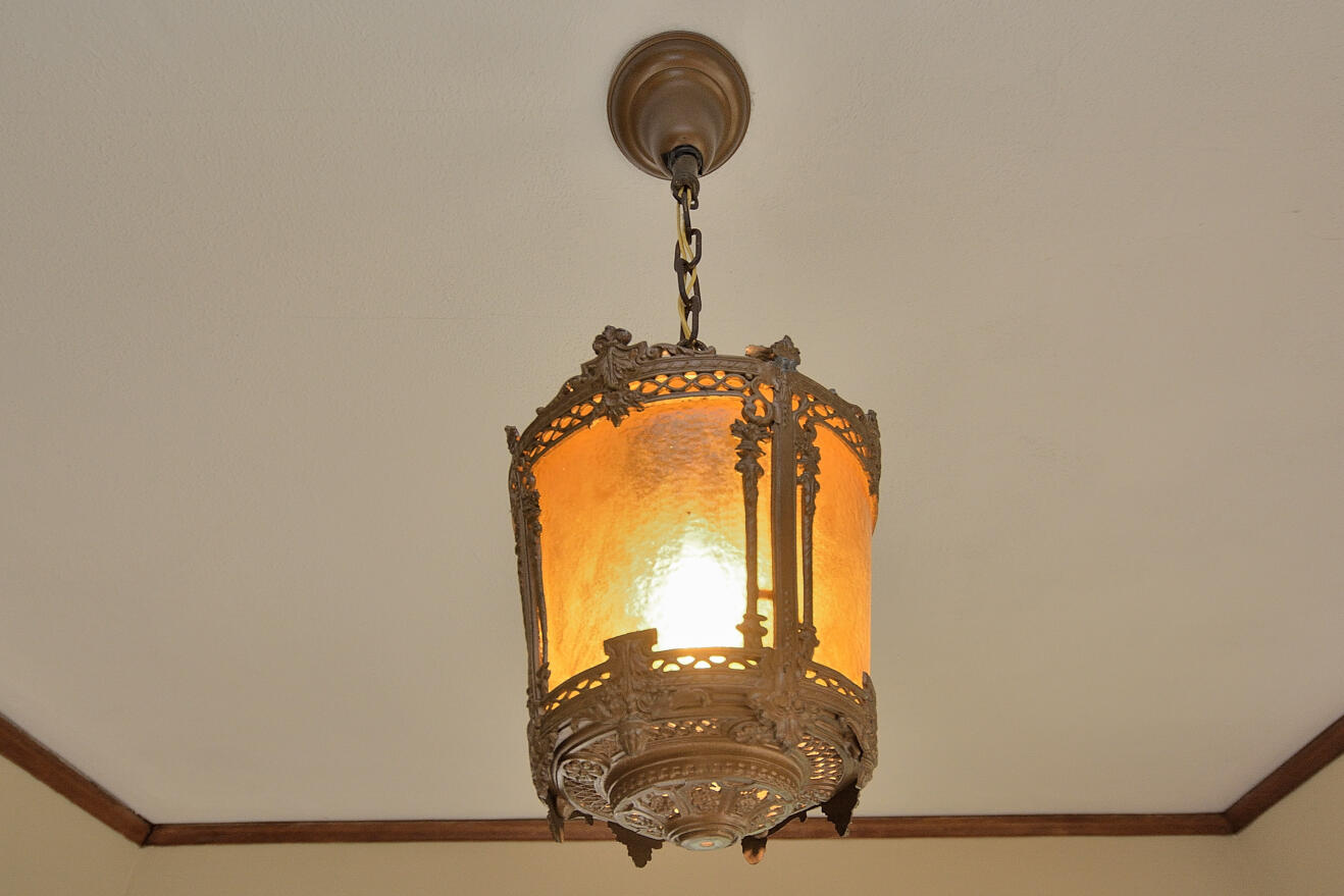 5600 West Notre Dame Court Milwaukee, WI 53208 - Photo 6 of 26 OLD WORLD CHARM!