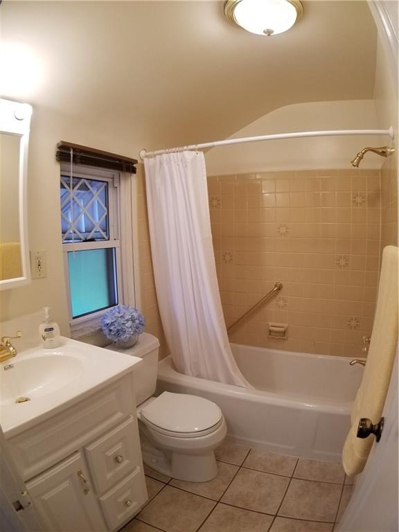 358 Vanadium Road Pittsburgh, PA 15243 - Photo 13 of 25 full bath is nice & neutral.