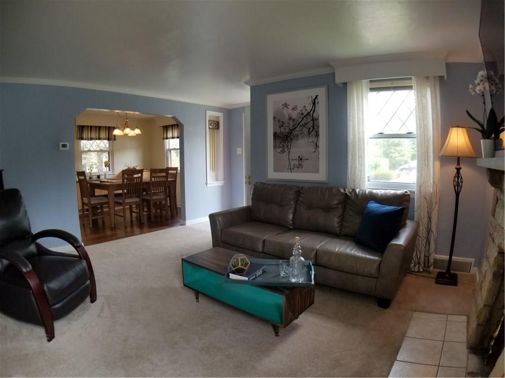 358 Vanadium Road Pittsburgh, PA 15243 - Photo 6 of 25 Great sized living space!