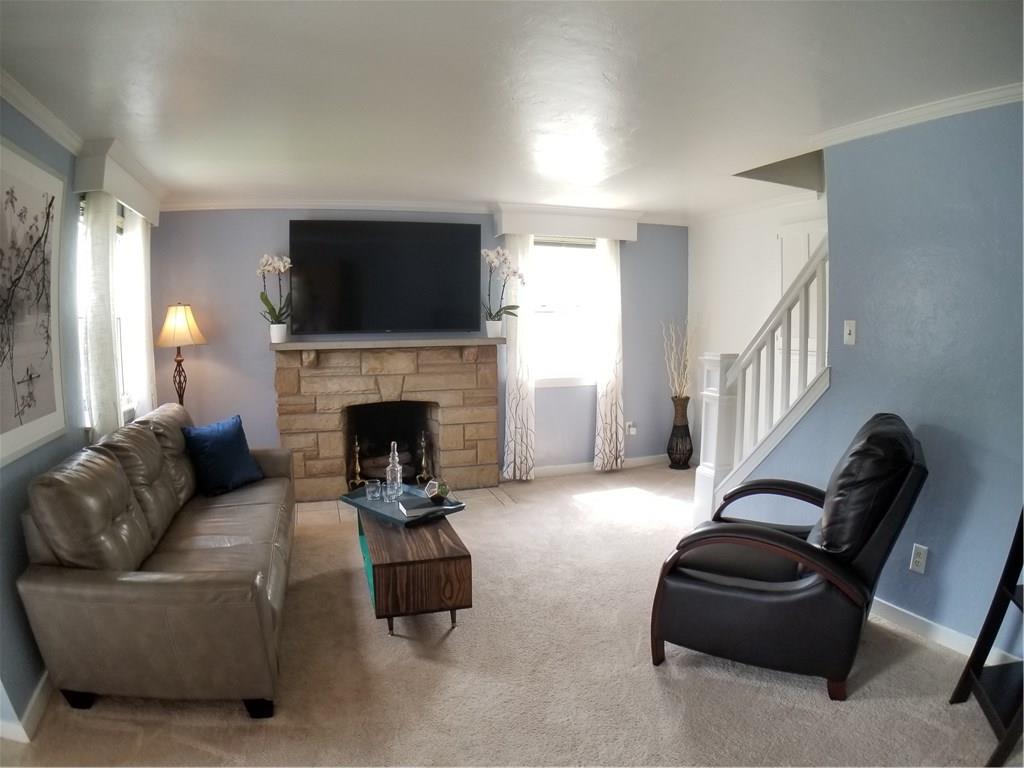 358 Vanadium Road Pittsburgh, PA 15243 - Photo 7 of 25 Light & bright!
