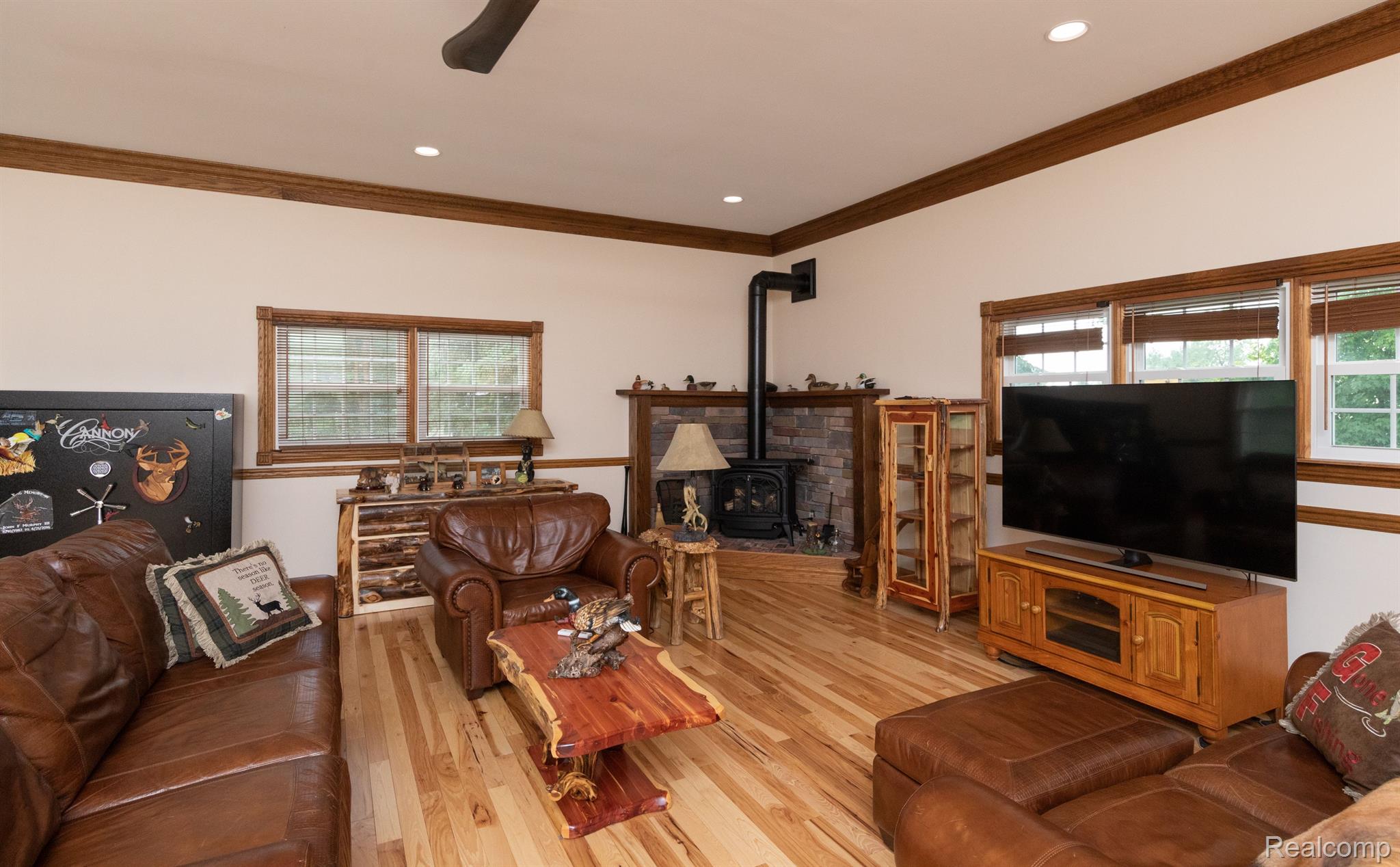 5559 Cade Road Imlay City, MI 48444 - Photo 35 of 98 Family room