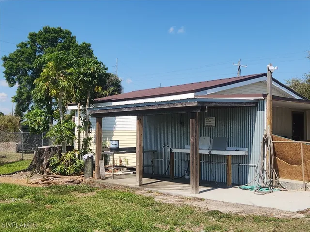 $89,900 | 1159 Daniels Road, Unit 74, Moore Haven, FL 33471