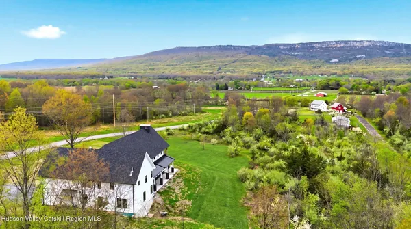 $2,290,000 | 6 Misty Ridge Road, Gardiner, NY 12525