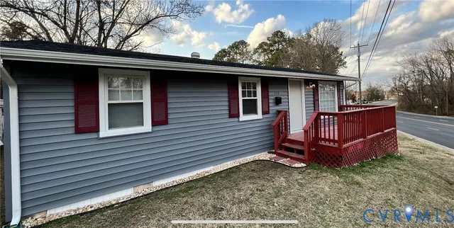 a view of a small house with a yard