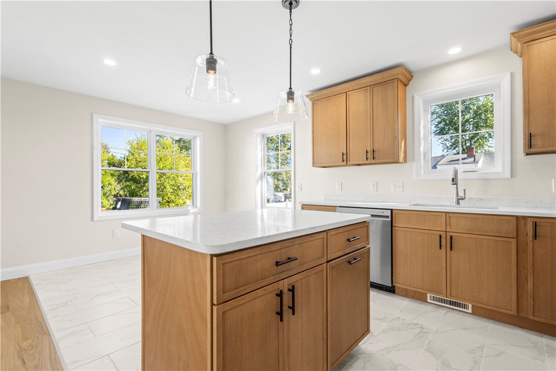 192 Terrace Avenue Pawtucket, RI 02860 - Photo 4 of 28 Gallery Image 4